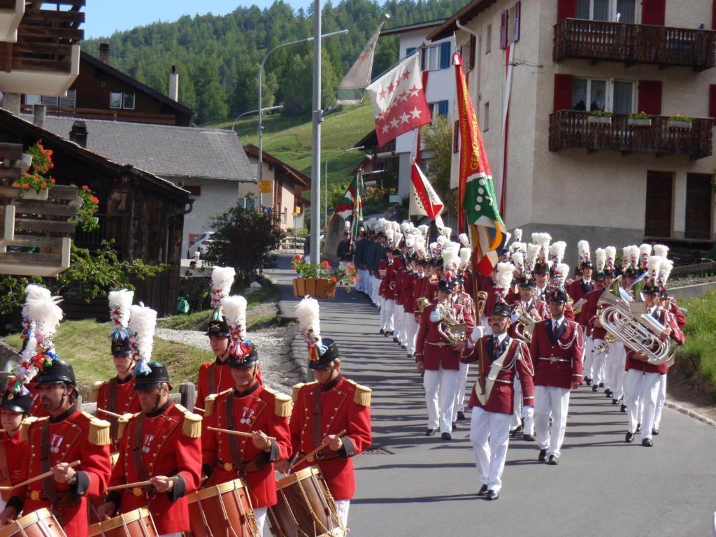 Hotel Restaurant Rothorn Visperterminen Екстер'єр фото